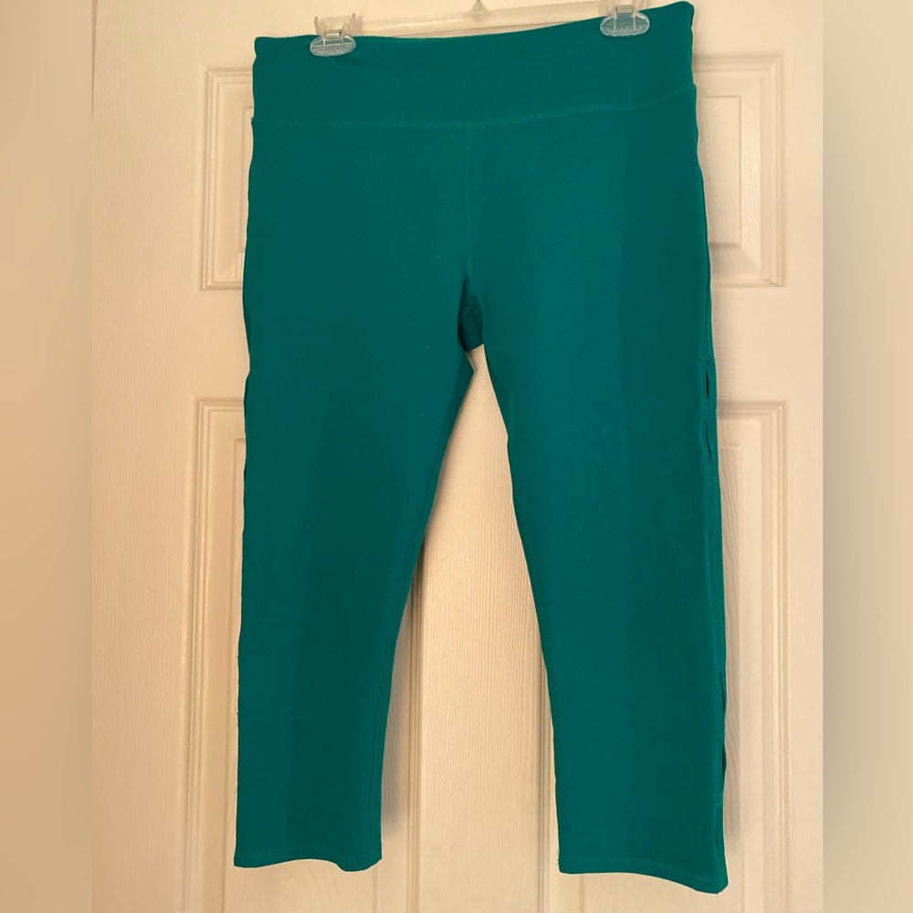 Fabletics Olive Capri II legging